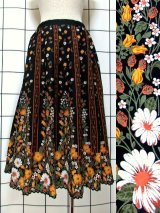 新商品 鳥柄ブラウス・花柄チロルスカート 合計2点UP