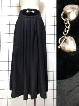 新商品 無地ブラックで着まわし楽々!!チロルスカート UP