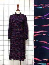 新商品 タイ付×ベルト付×アート柄レトロワンピース UP