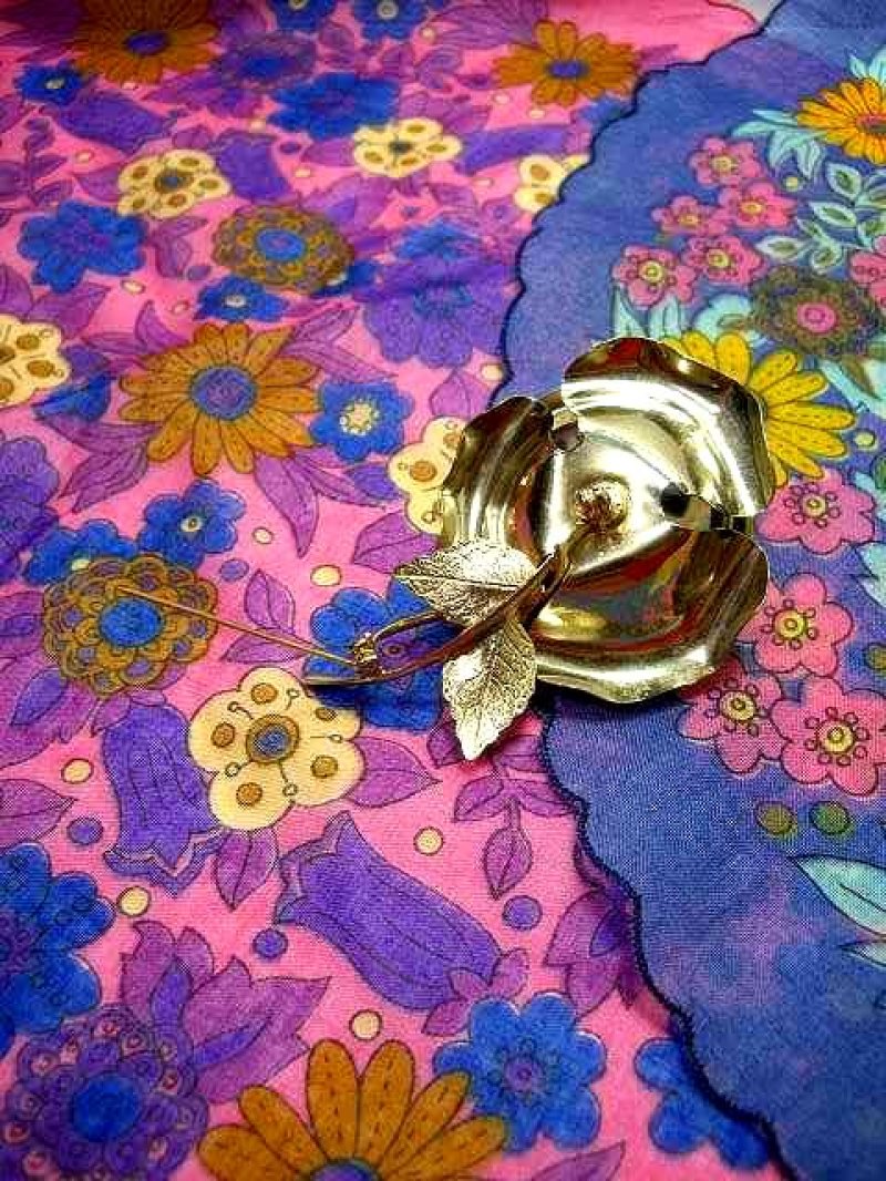 画像2: ☆　レトロアンティーク　ブローチ 11　大きな薔薇×黒×ゴールド　☆