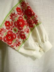 画像5: 贅沢な刺繍が可愛い めずらしいタイプ ヨーロッパ古着 ヴィンテージ長袖チュニック刺繍ブラウス【1356】 (5)
