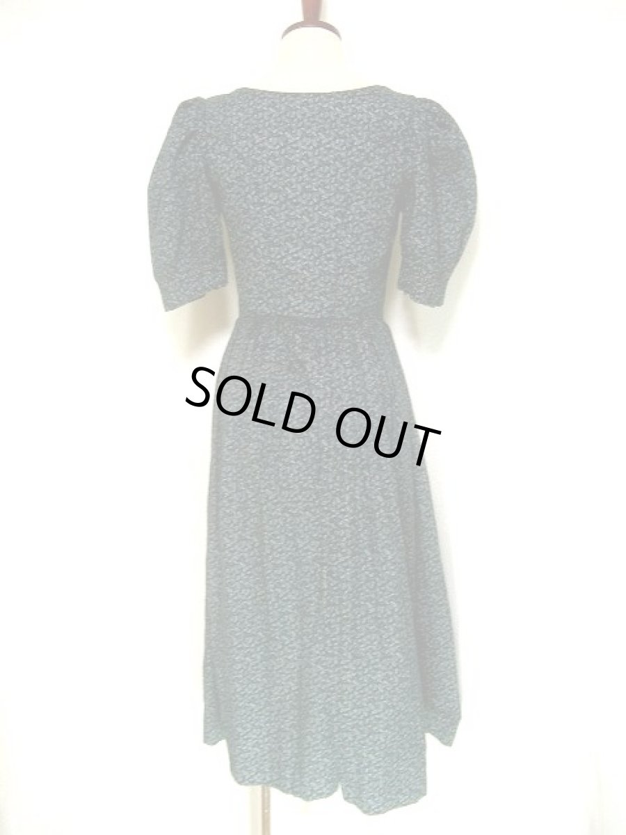 画像3: 小花柄が素敵 可愛いパフスリーブ ディアンドル チロルワンピース ドイツ民族衣装 舞台 演奏会 フォークダンス オクトーバーフェスト 【1371】 (3)