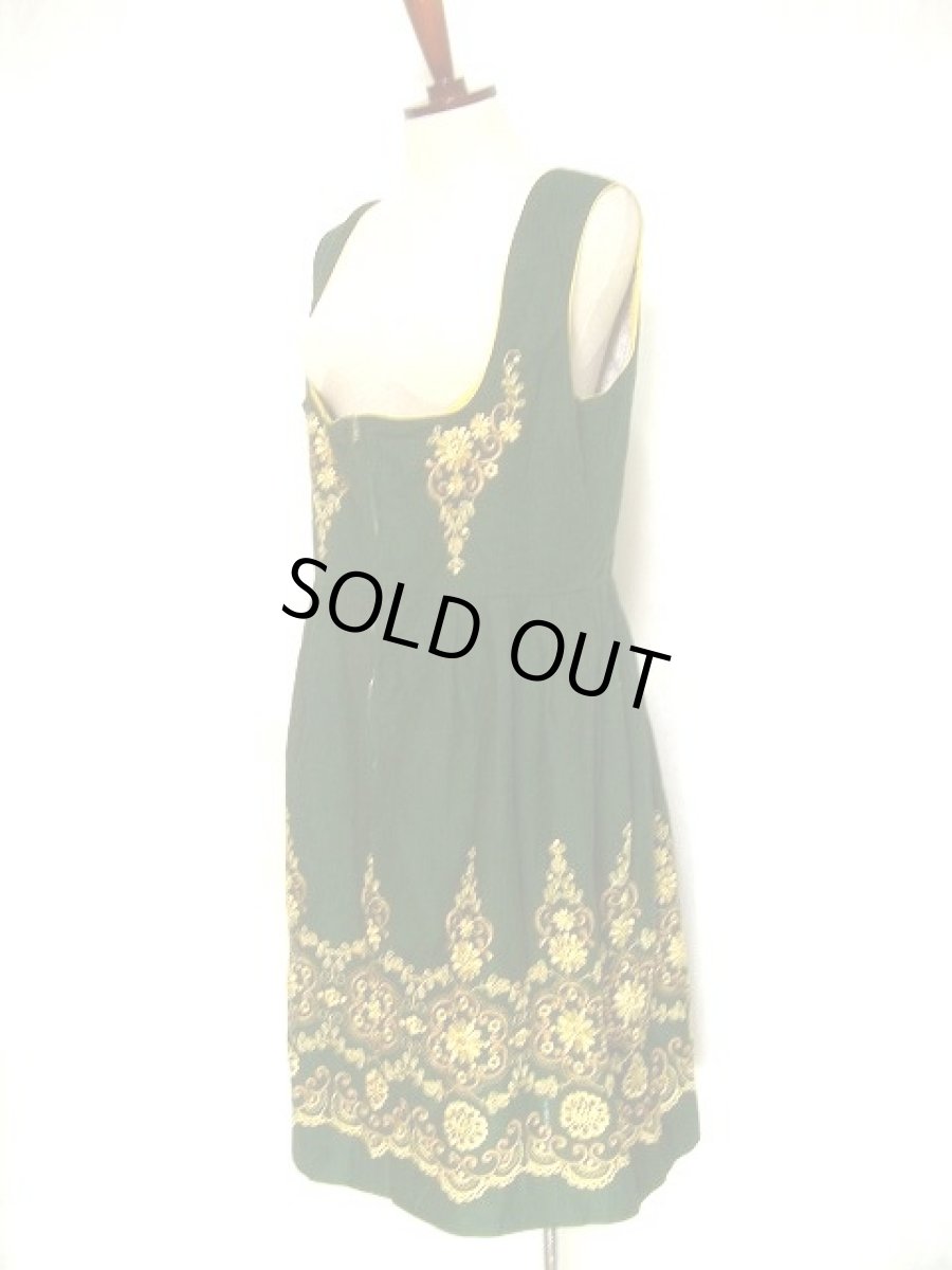 画像2: 見事なお花刺繍が印象的 ディアンドル チロルワンピース ドイツ民族衣装 舞台 演奏会 フォークダンス オクトーバーフェスト 【1377】 (2)