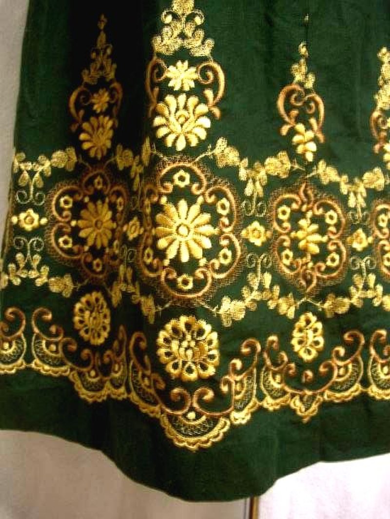 画像2: 見事なお花刺繍が印象的 ディアンドル チロルワンピース ドイツ民族衣装 舞台 演奏会 フォークダンス オクトーバーフェスト 【1377】