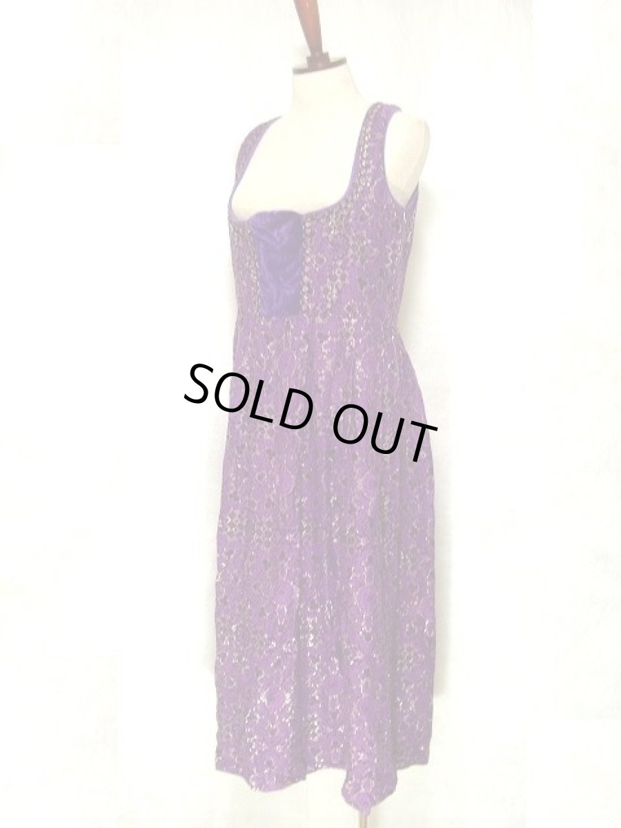 画像2: ワンランク上の逸品 ベロア素材×ラメ入り花模様 大人クラシカル パープル ディアンドル チロルワンピース ドイツ民族衣装 舞台 演奏会 フォークダンス オクトーバーフェスト 【1433】 (2)