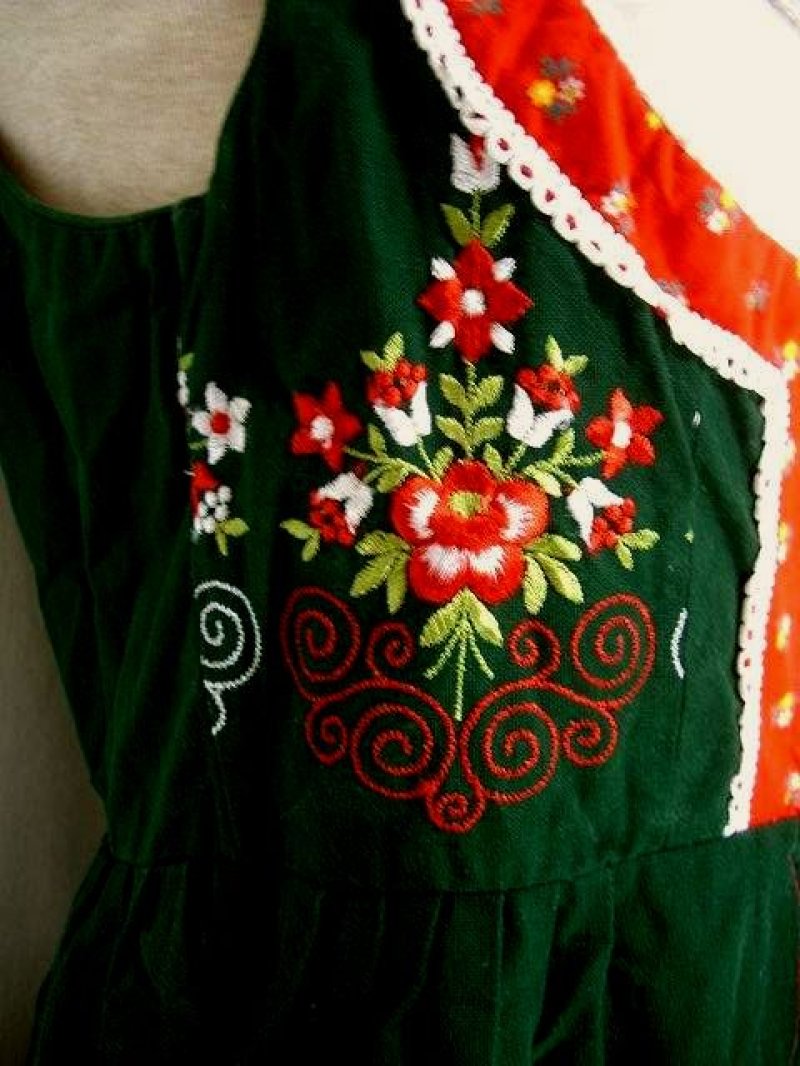 画像3: 小花切り替えし フラワー刺繍沢山 可愛いデザイン ディアンドル チロルワンピース ドイツ民族衣装 舞台 演奏会 フォークダンス オクトーバーフェスト 【1434】