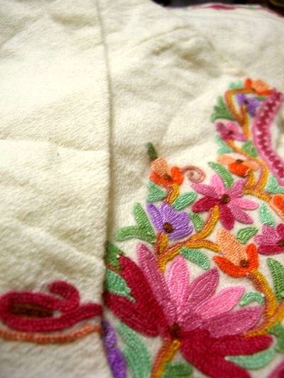 画像3: ぷっくりお花刺繍が可愛い ヨーロッパ古着 やさしいカラーのヴィンテージカットソー【1451】