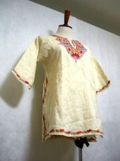 画像5: ぷっくりお花刺繍が可愛い ヨーロッパ古着 やさしいカラーのヴィンテージカットソー【1451】 (5)