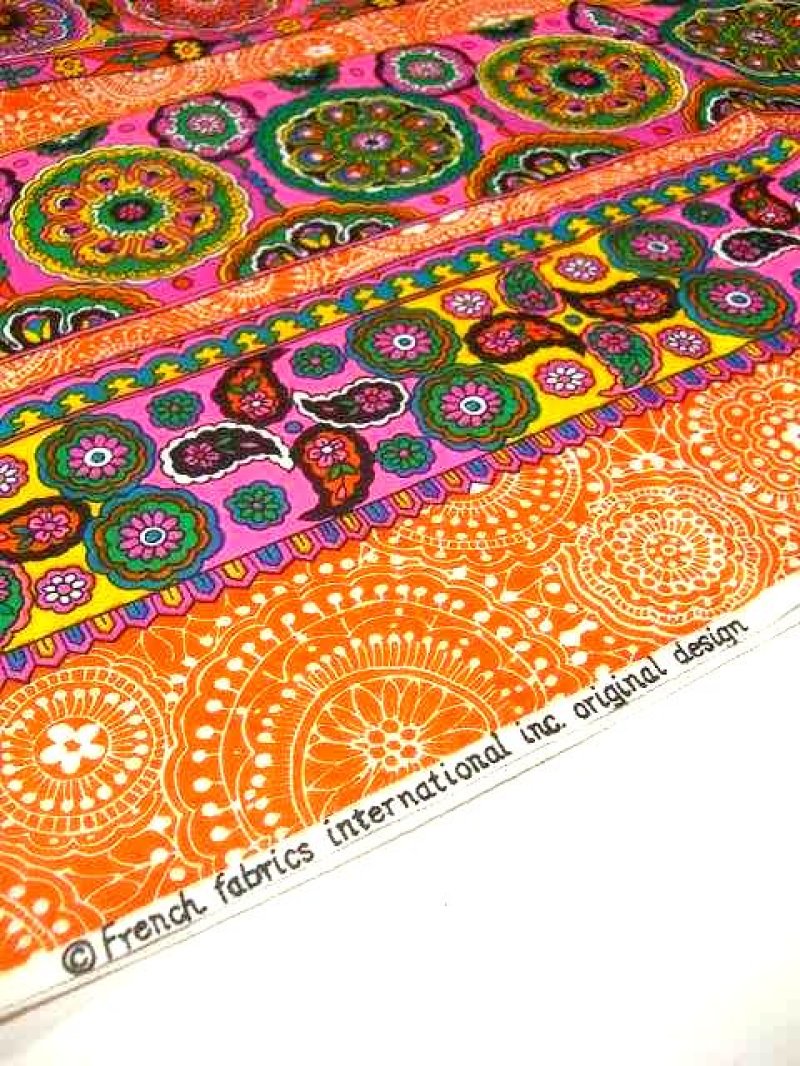 画像2: ☆　レトロサイケ×レトロポップフラワー　ヴィンテージファブリック　生地　114ｃｍ×258ｃｍ　インテリア♪カフェカーテンにもおすすめ　☆ 