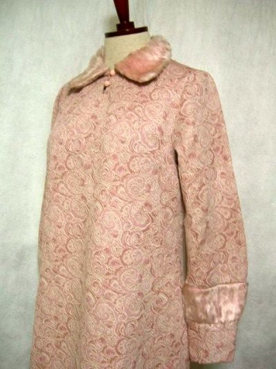 画像1: ヨーロッパ古着　襟と袖にファー♪ローズピンク×フラワーモチーフ模様★　レトロワンピース
