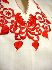 画像2: お花刺繍×パフスリーブが可愛らしい ヨーロッパヴィンテージ半袖スモックブラウス【1741】 (2)