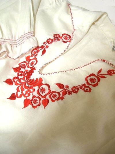 画像3: お花刺繍×パフスリーブが可愛らしい ヨーロッパヴィンテージ半袖スモックブラウス【1741】