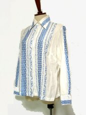 画像2: 贅沢な刺繍が可愛い めずらしい ヨーロッパ古着 ヴィンテージ長袖刺繍ブラウス【1740】 (2)