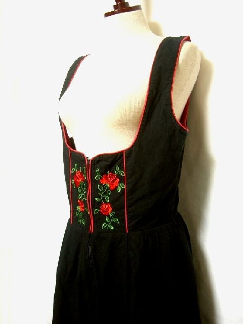 画像1: 薔薇刺繍が素敵 スカートふんわり可愛い 黒 ディアンドル チロルワンピース ドイツ民族衣装 舞台 演奏会 フォークダンス オクトーバーフェスト 【1753】