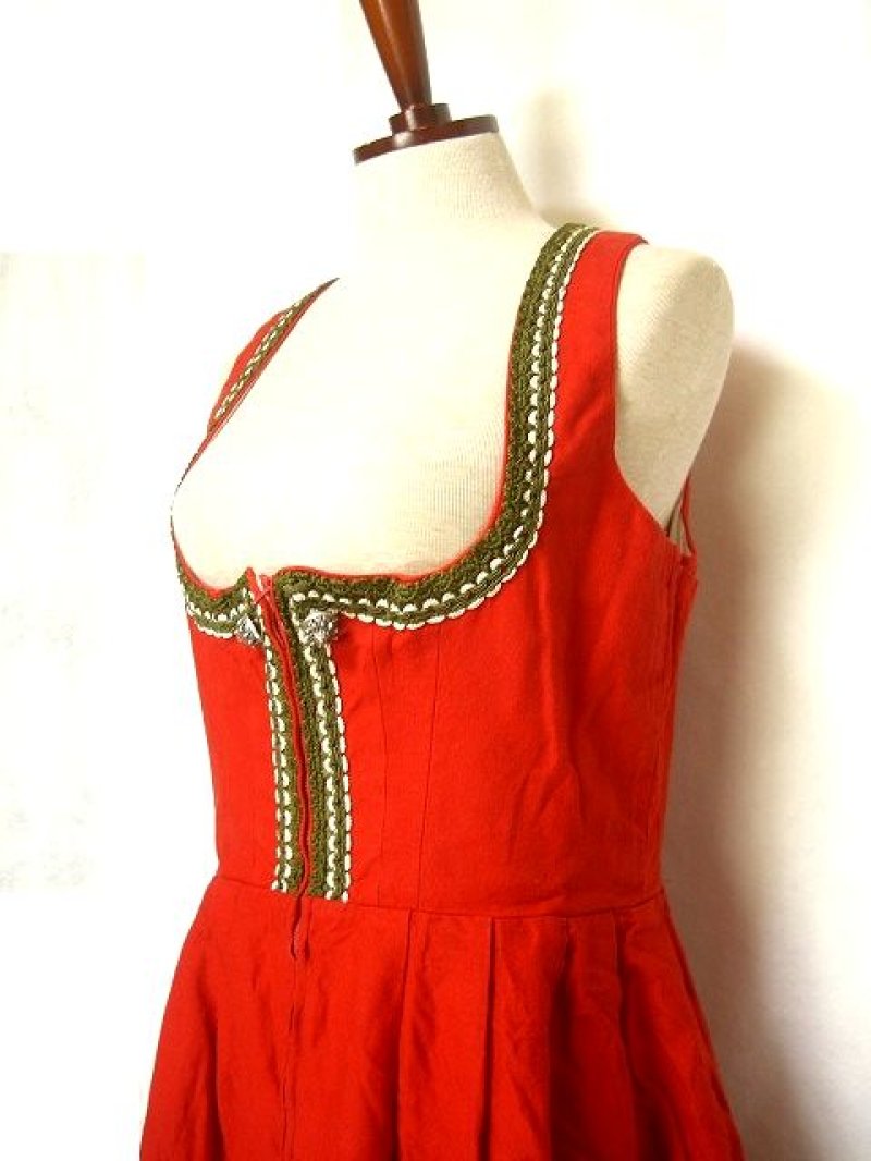 画像1: お花刺繍がキュートウエストがきゅっと スカートふんわり ディアンドル チロルワンピース ドイツ民族衣装 舞台 演奏会 フォークダンス オクトーバーフェスト 【1804】