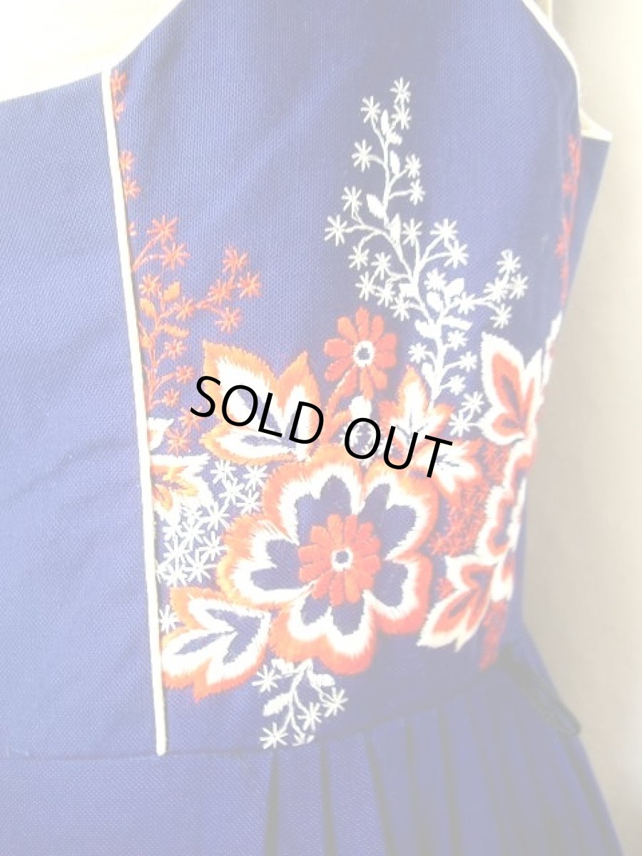 画像4: 刺繍だけでも主役級の逸品 ディアンドル チロルワンピース ドイツ民族衣装 舞台 演奏会 フォークダンス オクトーバーフェスト 【1805】 (4)
