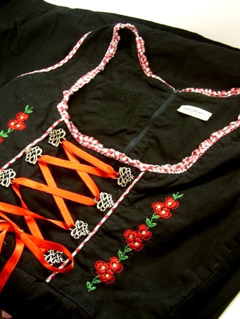 画像3: ギンガムチェック柄×お花刺繍!!薔薇柄チロルテープ装飾 乙女ガーリー チロルエプロン付 ディアンドル チロルワンピース ドイツ民族衣装 舞台 演奏会 フォークダンス オクトーバーフェスト 【1944】