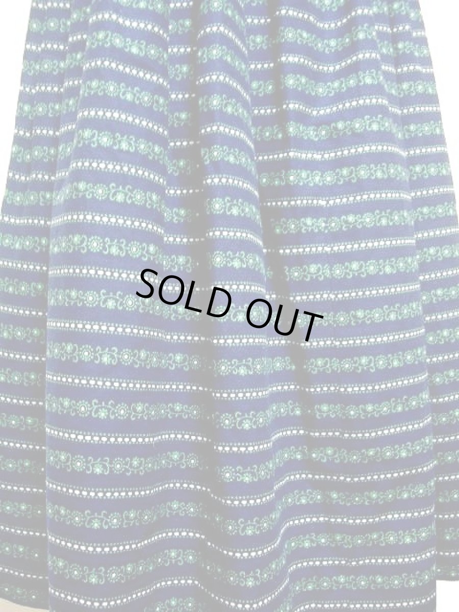 画像5: デニムテイスト×小花柄切り替えし コインボタン装飾 ネイビー ディアンドル チロルワンピース ドイツ民族衣装 舞台 演奏会 フォークダンス オクトーバーフェスト 【2085】 (5)