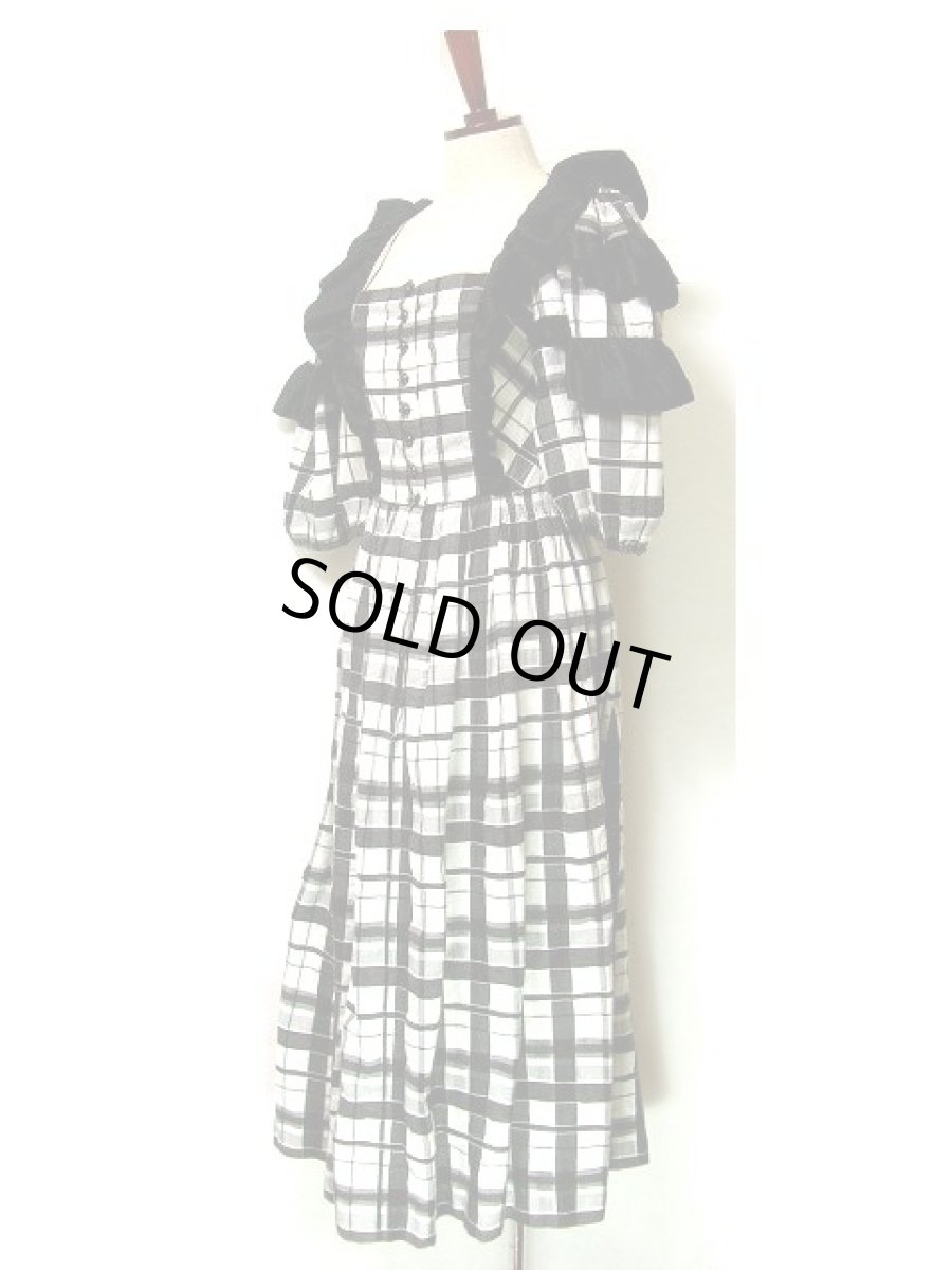 画像2: チェック柄×フリルがとってもガーリー 黒×白 オーストリア ディアンドル チロルワンピース ドイツ民族衣装 舞台 演奏会 フォークダンス オクトーバーフェスト 【2088】 (2)