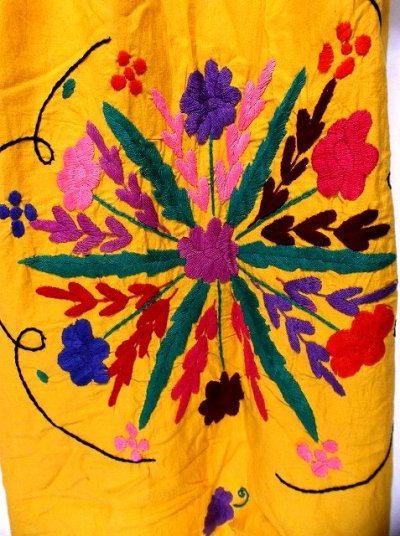 画像2: 手刺繍がたっぷり丁寧に施された温かみのあるVintageメキシカンドレス3×花