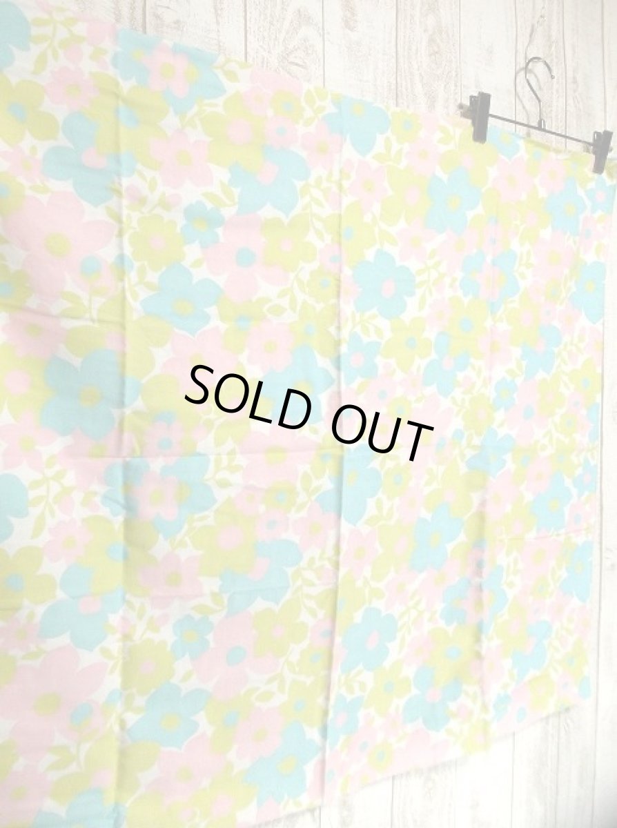 画像2: ☆　USA Vintageファブリック　ポップフラワー　79ｃｍ×93ｃｍ　☆  (2)