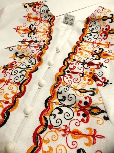 画像3: ヨーロッパヴィンテージ×刺繍だけで主役級×ぷっくり刺繍が可愛い×キレイなシルエットラインヴィンテージワンピース