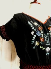 画像3: お花×ハート刺繍が可愛い チュニックブラウス 黒【2513】 (3)