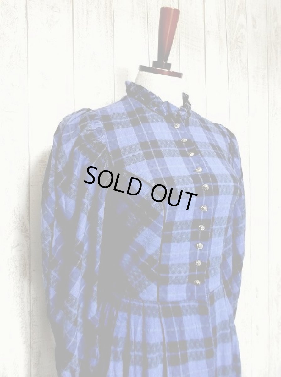 画像2: チェック柄×レトロクラシカル 素晴らしいシルエット コンチョボタン ふんわりパフスリーブ ディアンドル チロルワンピース ドイツ民族衣装 舞台 演奏会 フォークダンス オクトーバーフェスト 【2764】 (2)