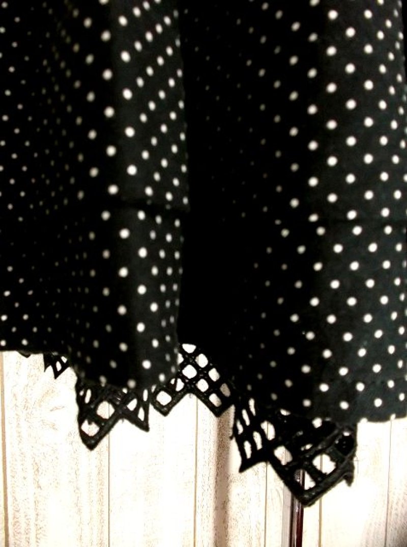 画像2: ドット柄×小花柄切り替えし アンティークレース付 ディアンドル チロルワンピース ドイツ民族衣装 舞台 演奏会 フォークダンス オクトーバーフェスト 【1803】
