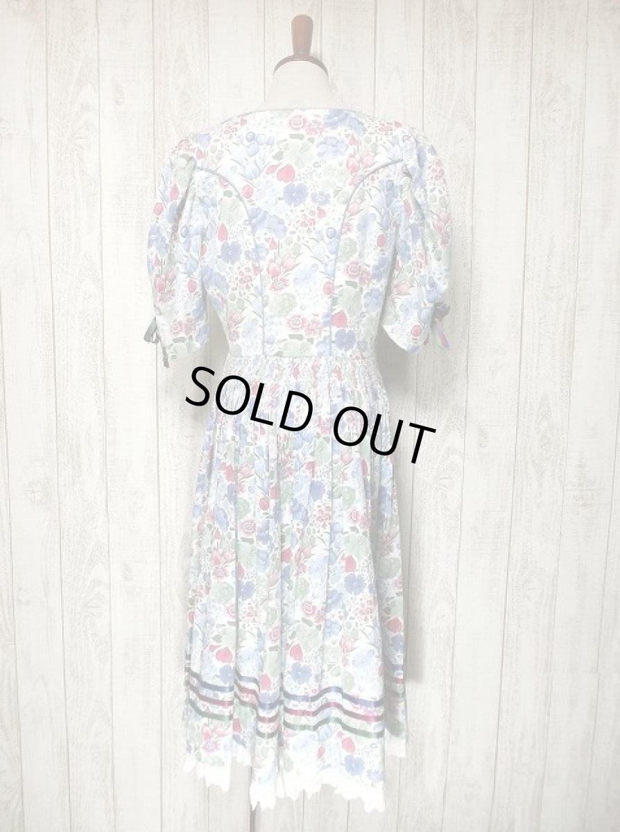 画像2: サテンリボン付き レース付 こだわり満載 ディアンドル チロルワンピース ドイツ民族衣装 舞台 演奏会 フォークダンス オクトーバーフェスト 【1682】 (2)