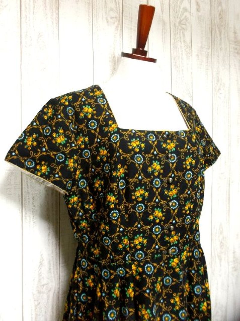画像1: 花柄 ブラック イエロー 半袖 クラシカル ディアンドル チロルワンピース ドイツ民族衣装 舞台 演奏会 フォークダンス オクトーバーフェスト 【1369】