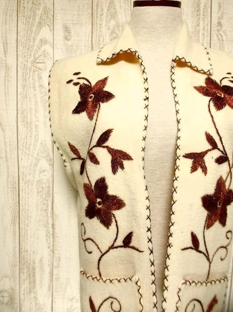 画像2: ヨーロッパ古着 見事なフラワー刺繍♪ステッチも可愛い貴重な逸品☆フォークロアヴィンテージベスト