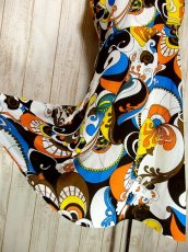 画像4: ヨーロッパ古着×レトロサイケなカラーリングと大胆なヴィンテージフラワーパターンに釘付け×綺麗なシルエットライン×レトロサイケ大人ヴィンテージドレス (4)