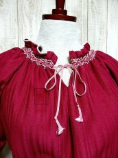 画像5: ヨーロッパ古着　ティアード状に装飾されたフリルが可愛い〜!!ふんわりパフスリーブ♪胸元リボン結び。乙女ガーリーなヴィンテージドレス (5)