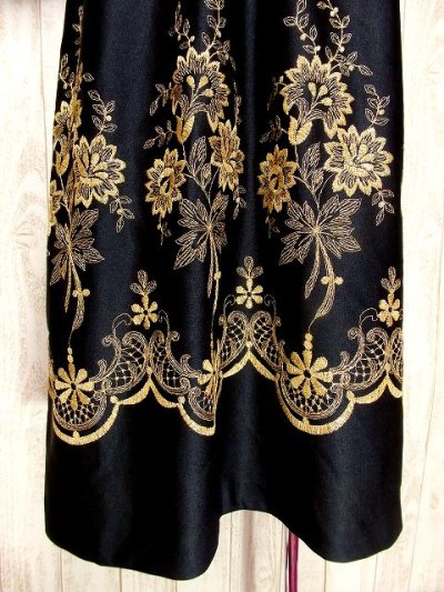 画像2: ヨーロッパ古着×贅沢なフラワー刺繍が素晴らしい×ウエストキュッとスカートふんわりライン×ふんわりパフスリーブ大人デザイン×レトロヴィンテージドレス