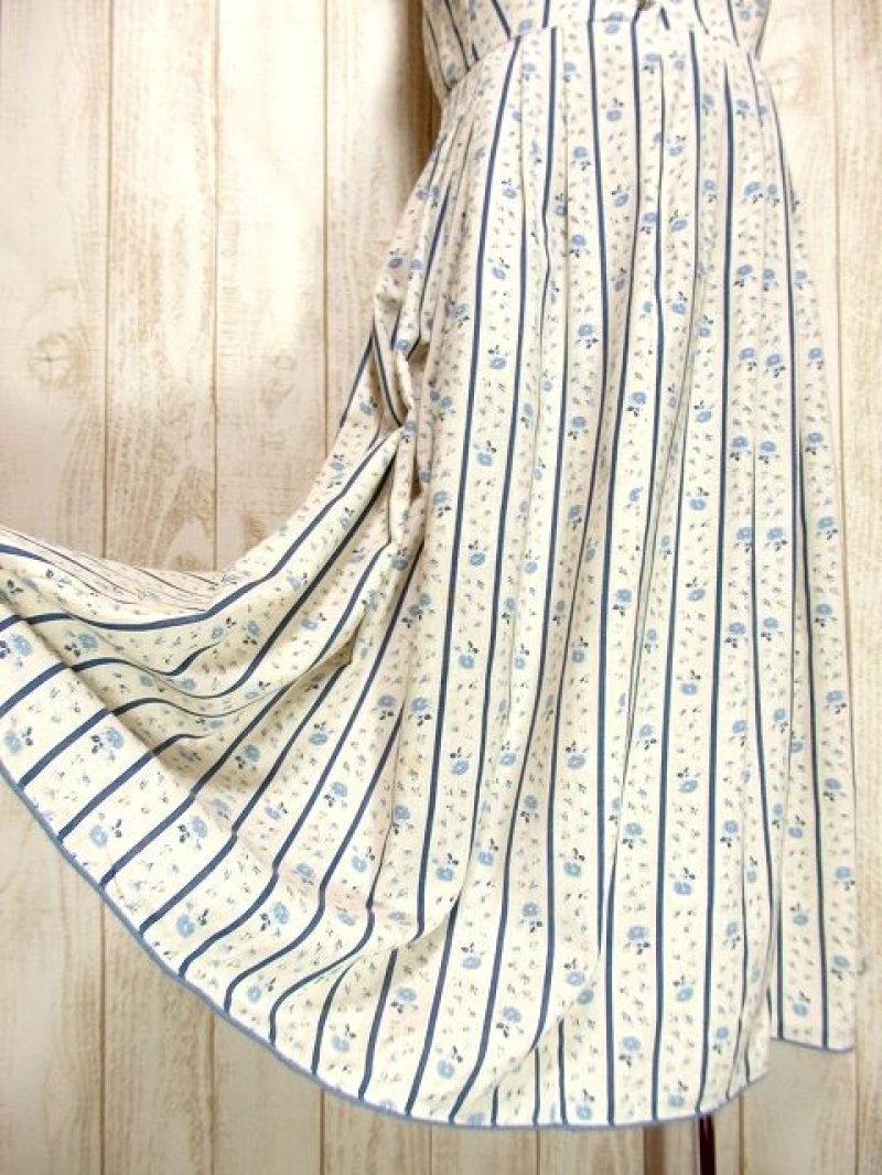 画像2: ストライプ×ガーリーな小花柄が可愛いすぎる コンチョボタン ディアンドル チロルワンピース ドイツ民族衣装 舞台 演奏会 フォークダンス オクトーバーフェスト 【3203】