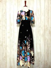 画像2: ヨーロッパ古着×フレアー袖×レース編み装飾×綺麗なアンティークフラワープリントが素晴らしい×華やか大人ヨーロピアンヴィンテージドレス (2)