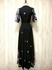 画像4: ヨーロッパ古着×フレアー袖×レース編み装飾×綺麗なアンティークフラワープリントが素晴らしい×華やか大人ヨーロピアンヴィンテージドレス (4)