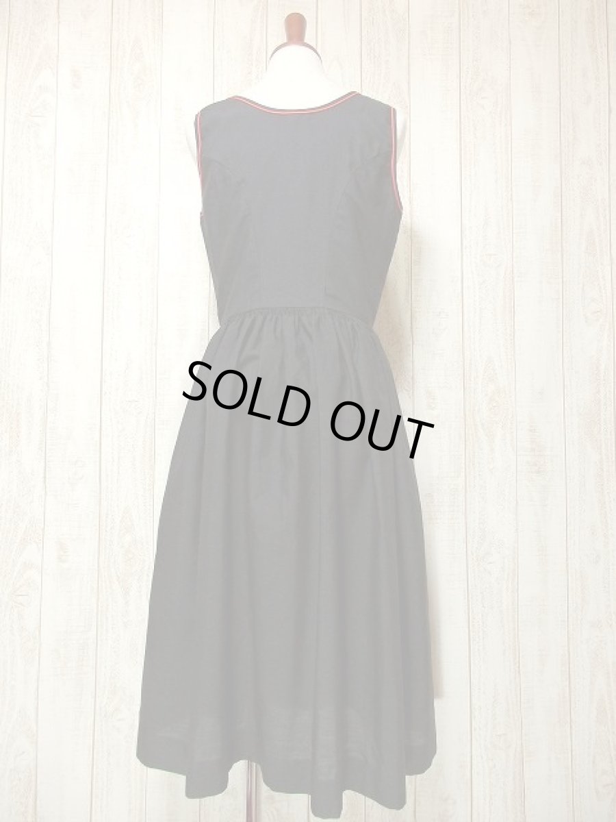 画像4: お花刺繍が素敵 スカートふんわり 大人クラシカル ディアンドル チロルワンピース ドイツ民族衣装 舞台 演奏会 フォークダンス オクトーバーフェスト 【3277】 (4)