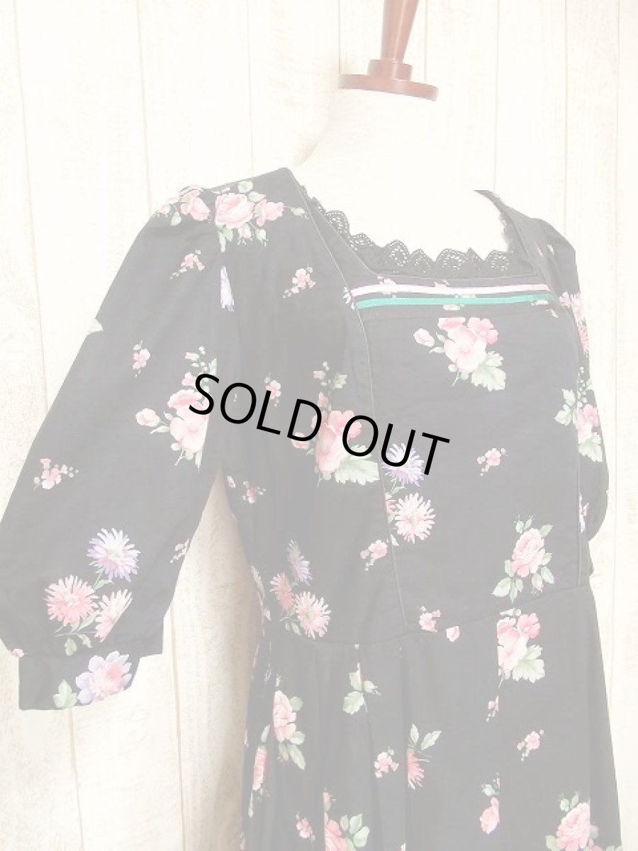 画像3: 大人可愛い印象 とびきり可愛いアンティークフラワー レース＆リボンテープ装飾 ディアンドル チロルワンピース ドイツ民族衣装 舞台 演奏会 フォークダンス オクトーバーフェスト 【3477】 (3)