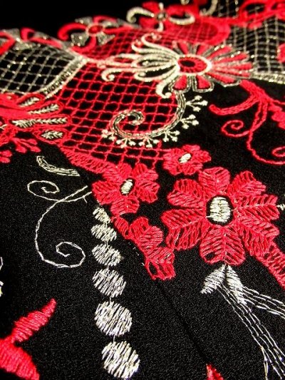画像3: ヨーロッパ古着　贅沢なフラワー刺繍が素晴らし〜い!!綺麗なシルエットライン☆華やか大人レトロアンティークスタイル♪刺繍入りクラシカルヴィンテージドレス