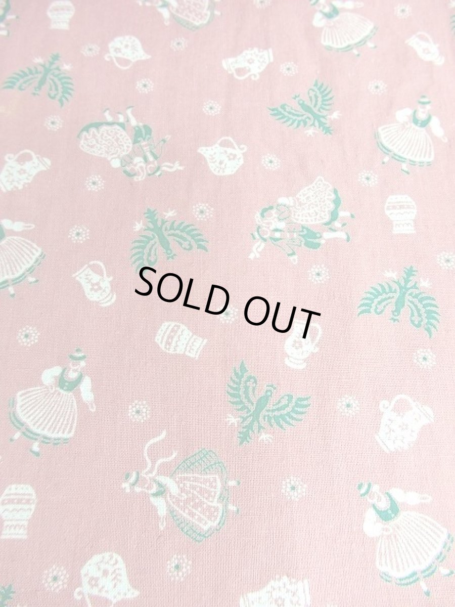 画像5: Pink×民族衣装を着た男女柄 大きなシェルボタンが可愛いらしい ディアンドル チロルワンピース ドイツ民族衣装 舞台 演奏会 フォークダンス オクトーバーフェスト 【3534】 (5)