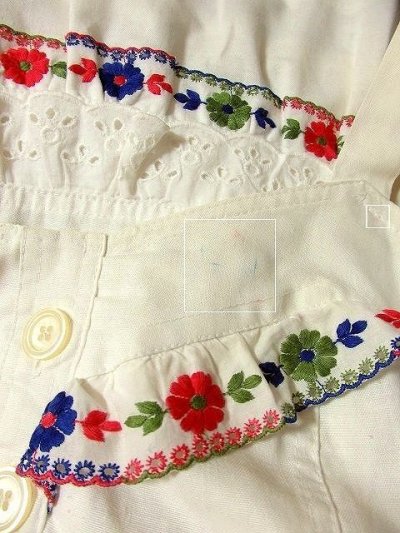 画像3: ヨーロッパ古着 ぷっくりお花刺繍＆レース装飾が可愛すぎる〜!!ウエストリボン結び。 乙女デザインなヴィンテージホワイトコットンドレス