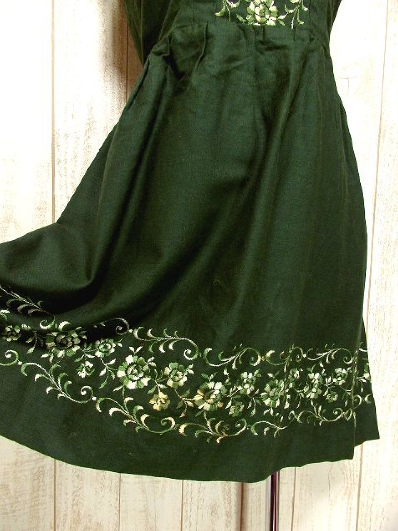 画像1: グリーン地にぷっくりお花刺繍が浮かび上がる グラデーションカラー使いがステキ ディアンドル チロルワンピース ドイツ民族衣装 舞台 演奏会 フォークダンス オクトーバーフェスト 【3608】