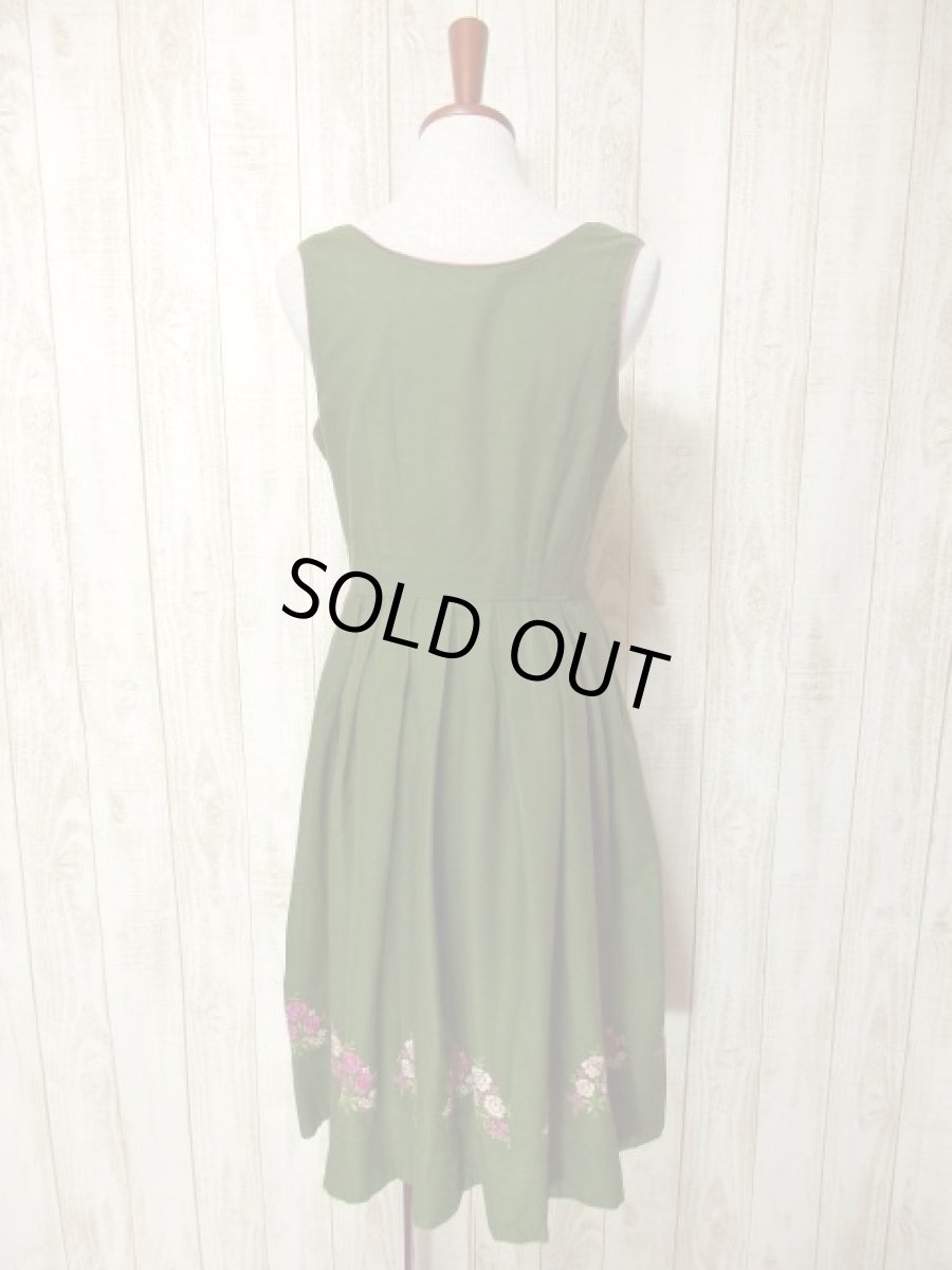 画像4: グリーン地にPINK・パープルぷっくりお花柄刺繍が可愛い 乙女フォークロア ディアンドル チロルワンピース ドイツ民族衣装 舞台 演奏会 フォークダンス オクトーバーフェスト 【3715】 (4)