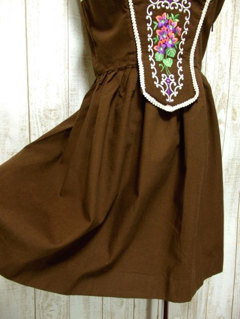 画像2: ぷっくりお花刺繍 ブレード装飾も愛い ウエストキュッとスカートふんわり ディアンドル チロルワンピース ドイツ民族衣装 舞台 演奏会 フォークダンス オクトーバーフェスト 【3713】