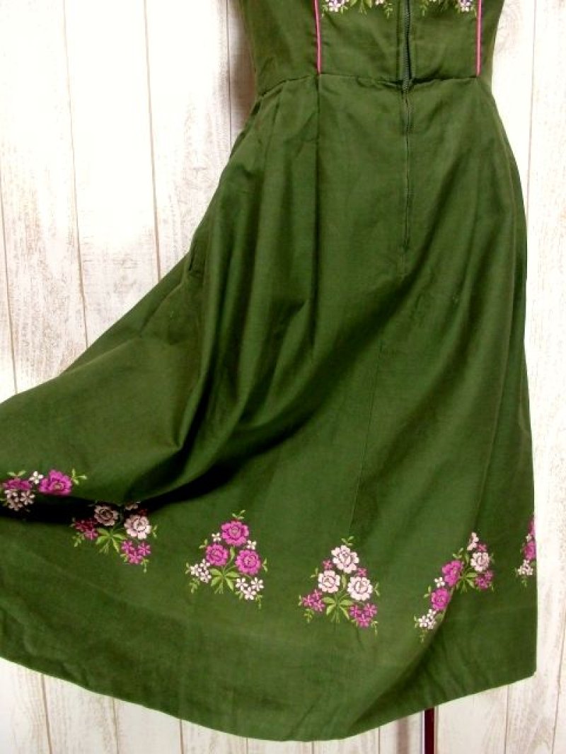 画像2: グリーン地にPINK・パープルぷっくりお花柄刺繍が可愛い 乙女フォークロア ディアンドル チロルワンピース ドイツ民族衣装 舞台 演奏会 フォークダンス オクトーバーフェスト 【3715】
