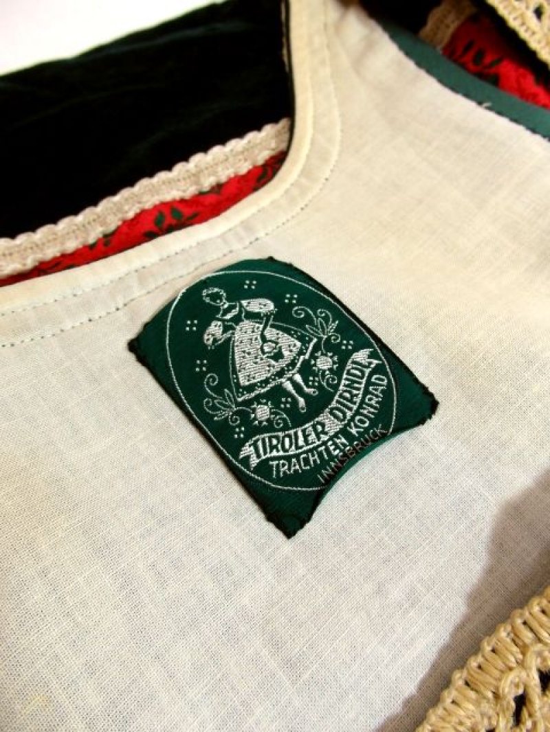 画像3: お花刺繍とクラシカル模様 ベルベット切り替えしデザイン ディアンドル チロルワンピース ドイツ民族衣装 舞台 演奏会 フォークダンス オクトーバーフェスト 【3800】