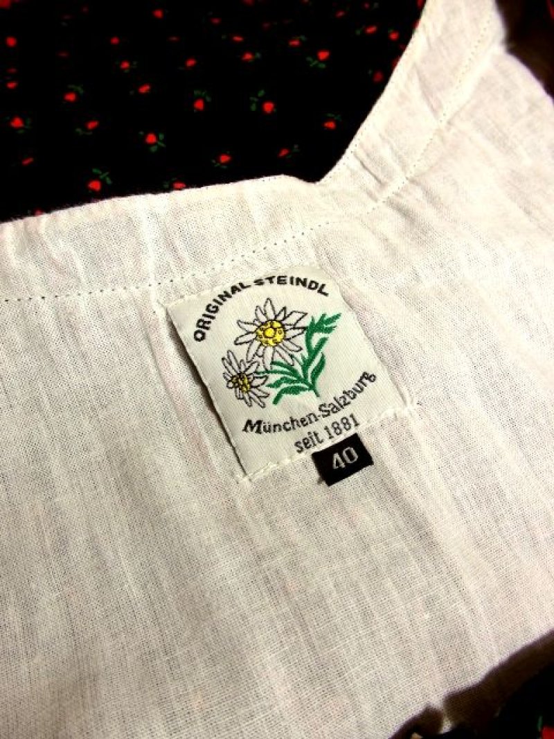 画像3: Blackカラー地にレッド×グリーンカラーの可愛らしいハートモチーフ小花柄が広がる ディアンドル チロルワンピース ドイツ民族衣装 舞台 演奏会 フォークダンス オクトーバーフェスト 【3827】