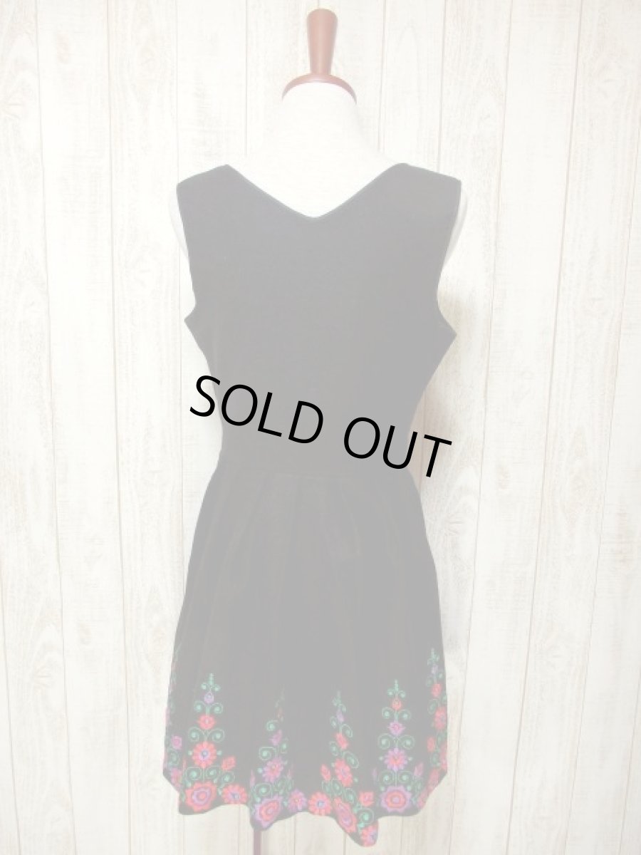 画像5: 素晴らしいお花刺繍がぷっくり浮かび上がる 360度華やか刺繍にうっとり ディアンドル チロルワンピース ドイツ民族衣装 舞台 演奏会 フォークダンス オクトーバーフェスト 【3858】 (5)